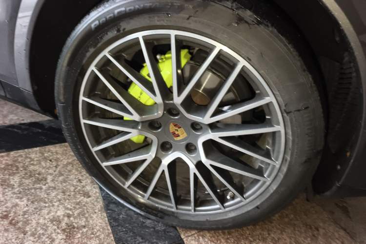 Used Porsche Cayenne E-Hybrid 2020 Cayenne E-Hybrid Coupé 2.0T Right Front Wheel Hub