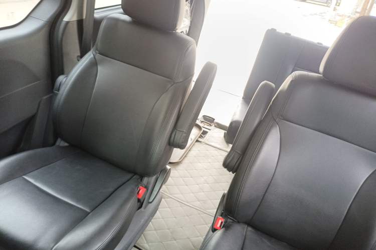 Used JAC Refine M4 2016 2.0L Manual Comfort Edition