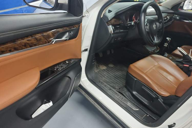 Used Hanteng X7 2016 1.5T Manual Luxury Version Driver Seat