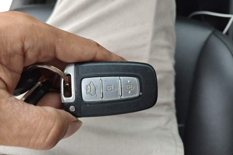 Used Kia K2 2015 Hatchback 1.6L AT Premium Vehicle Key