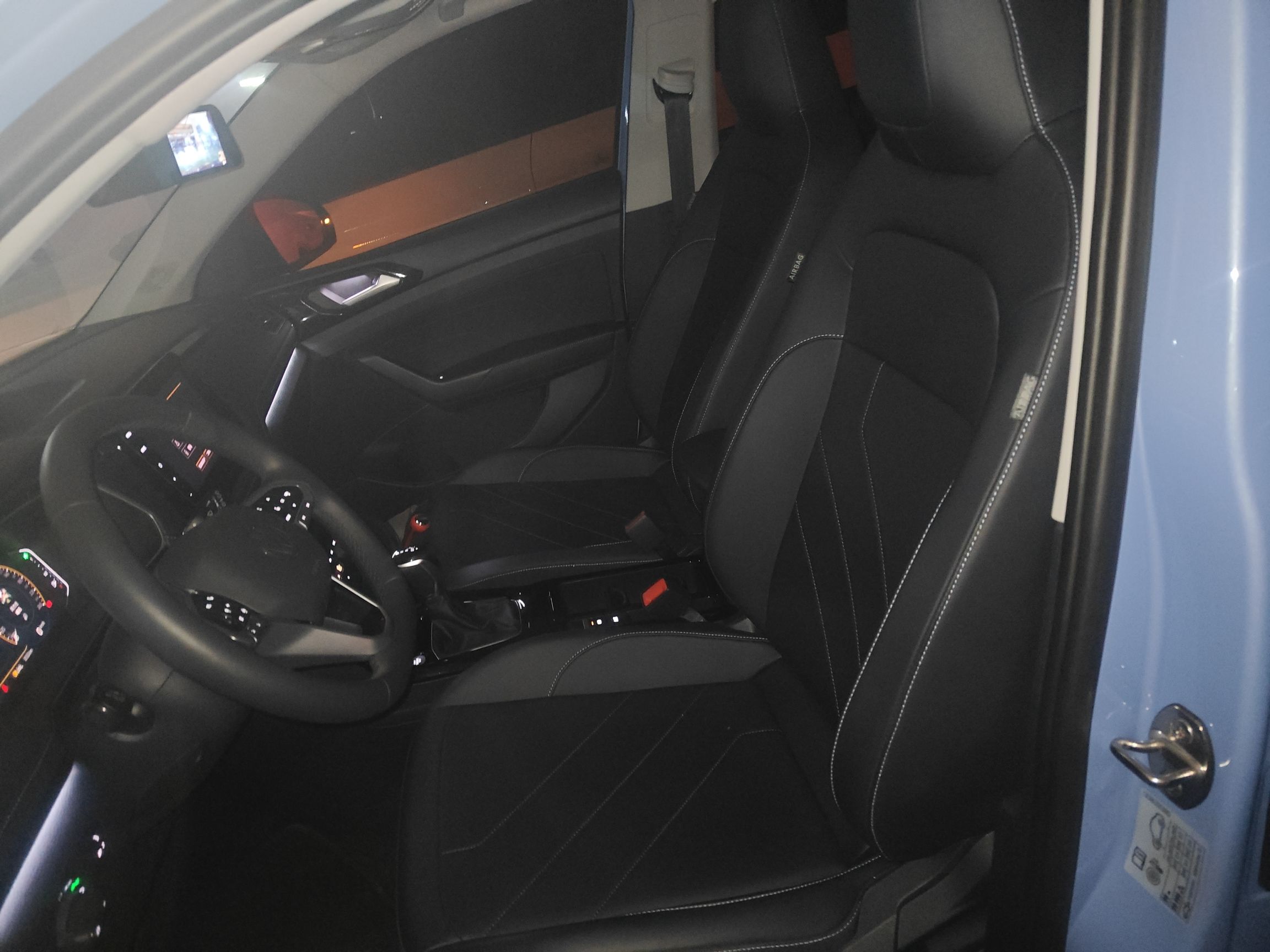 Переднее сиденье в автомобиле