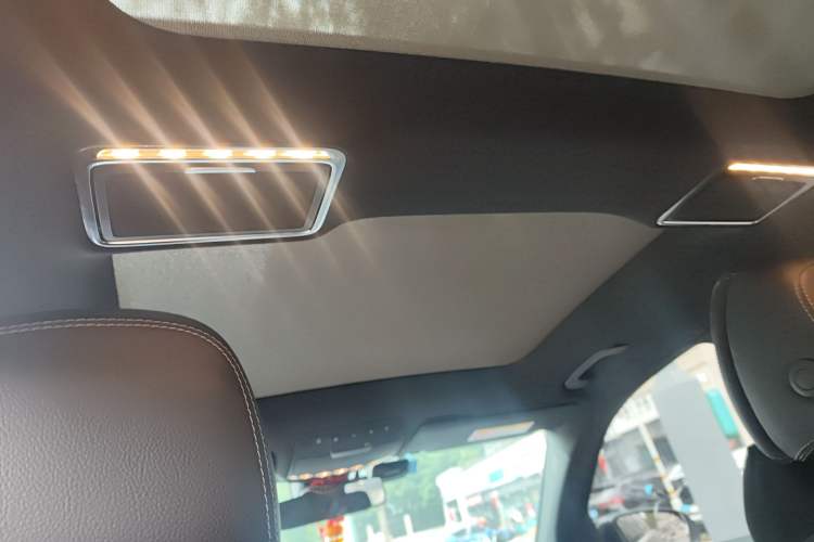 Used Mercedes-Benz GLC 2020 Facelift GLC 260 L 4MATIC Luxury Edition Headliner