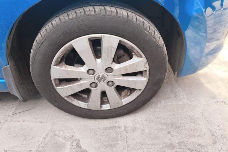 Used Suzuki Alto 2012 1.0L Manual Utility Version Right Front Wheel Hub