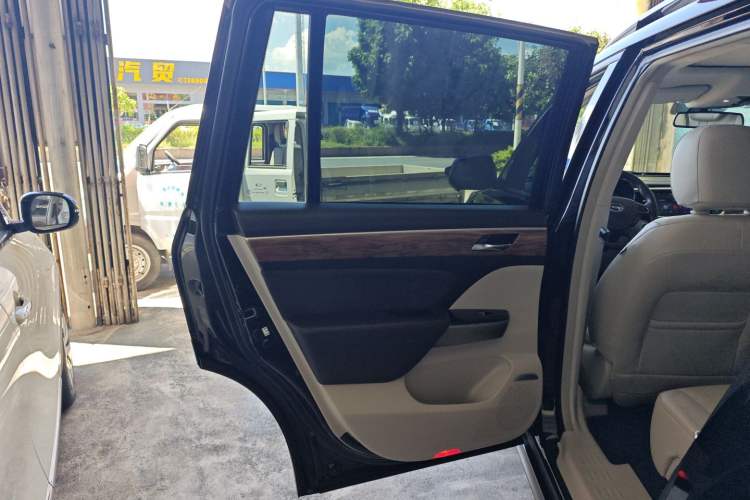 Used GAC Trumpchi GS8 2017 320T Two-Wheel Drive Luxury Smart Connectivity Version (7 Seats)