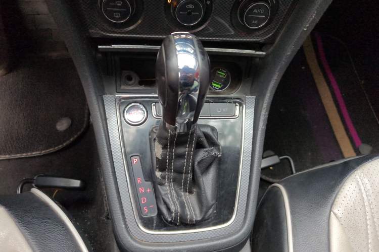 Used Volkswagen Cross Lavida 2014 1.4TSI DSG Gear Lever