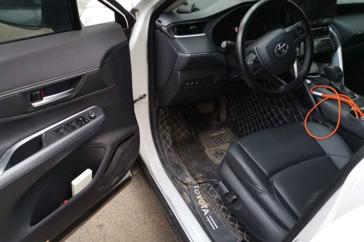 Used Toyota Venza 2023 2.0L CVT Two-Wheel Drive Luxury Edition Driver Seat