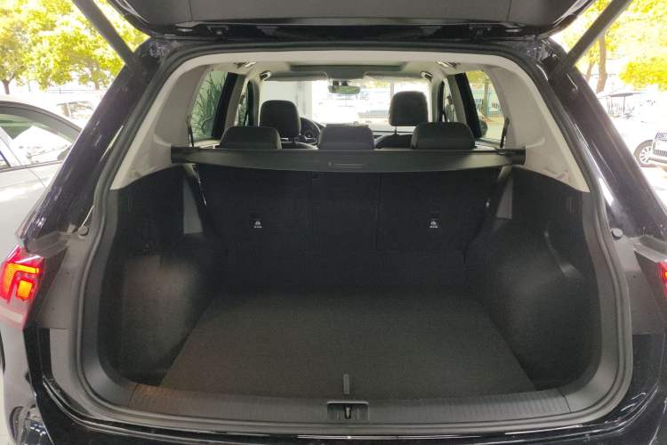 Used Volkswagen Tiguan L 2024 330TSI Automatic Two-Wheel Drive R-Line Enhanced Edition Trunk