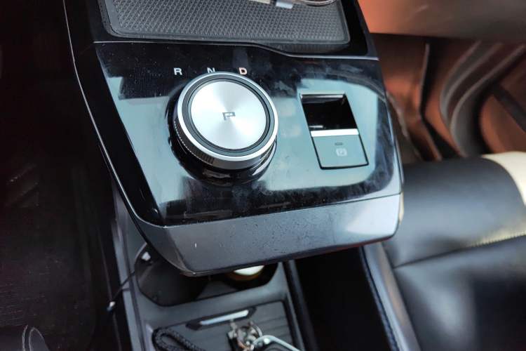 Used MG 4 EV 2022 425 km Luxury Edition Gear Lever