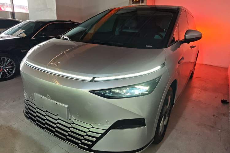 Used XPeng X9 2024 702 Ultra-Long Range Pro