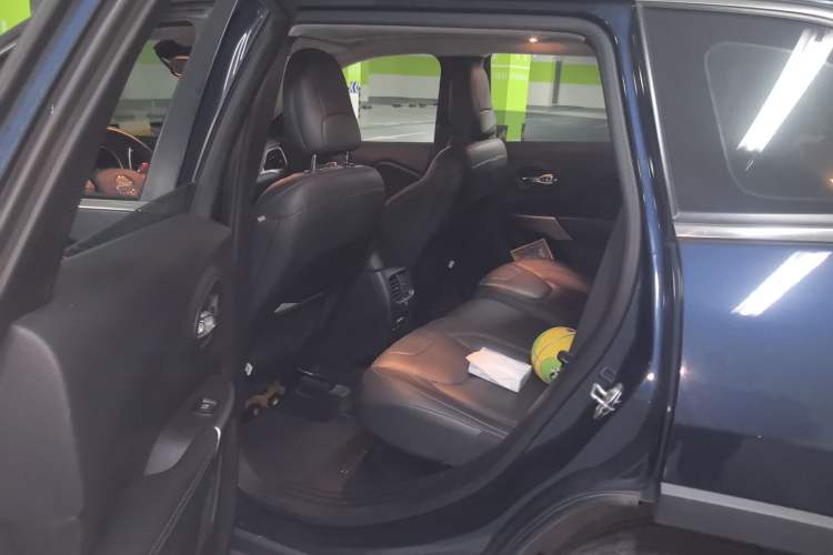 Used Jeep Cherokee 2019 2.0T Two-Wheel Drive Smart Enjoyment Version China VI
