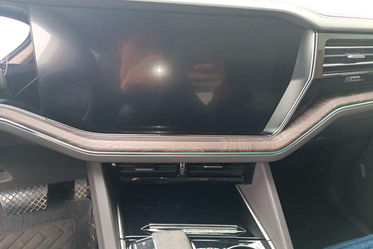 Used Volkswagen Touareg 2022 3.0 TSI Prestige Edition Classic Sport Package Audio And AC Panel