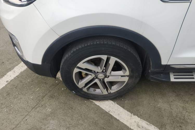 Used CHANGAN CS55 2019 1.5T Manual Colorful Model China VI Standard Left Front Wheel Hub