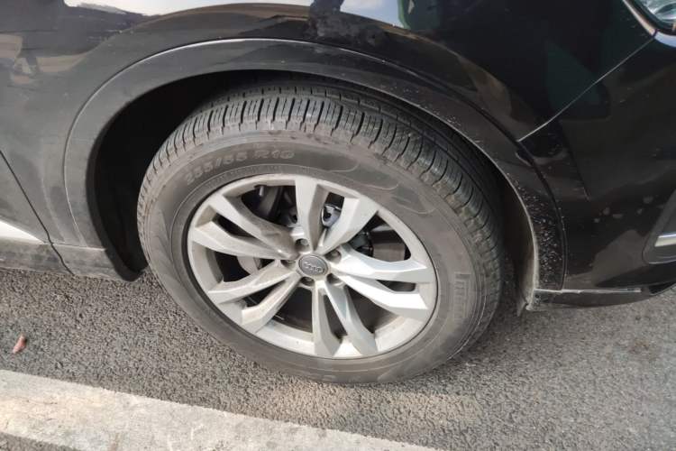 Used Audi Q7 2018 40 TFSI Comfort Model
