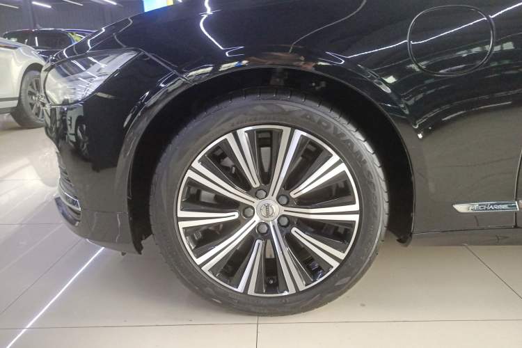 Used Volvo S90 New Energy 2021 T8 eDrive Hybrid Zhiyi Luxury Edition Left Front Wheel Hub