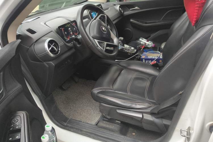 Used BYD Yuan New Energy 2019 EV360 Smart Connect Luxurious Model Driver Seat