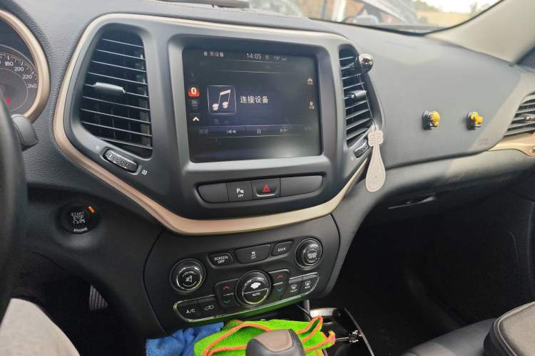 Used Jeep Cherokee 2016 2.0L Superior Edition
