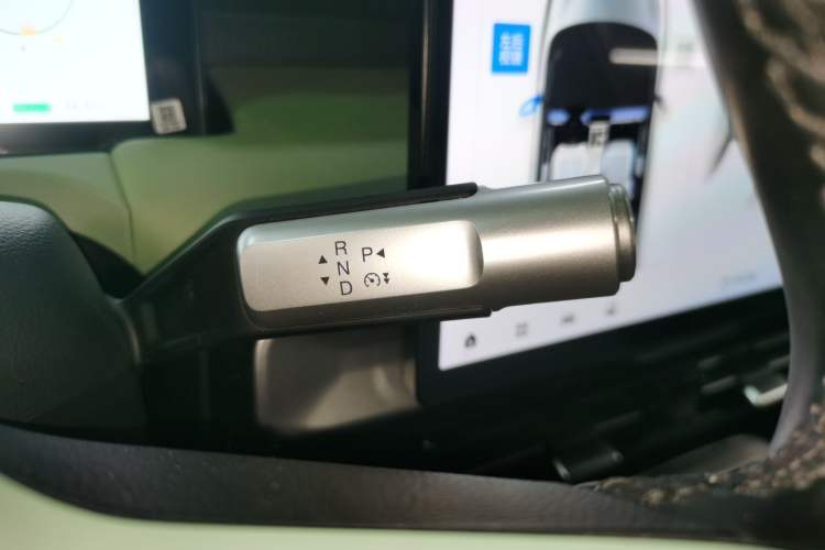 Used AION Y 2023 Plus 510 Smart Edition Gear Lever