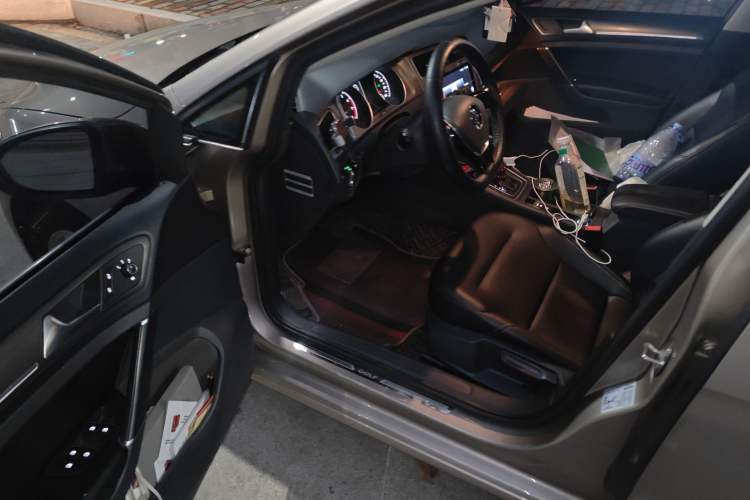 Used Volkswagen Golf 2016 230TSI Automatic Comfort Version
