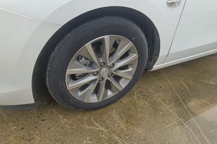 Used Buick GL6 2021 323T Mild Hybrid Connect Luxury Model Left Front Wheel Hub