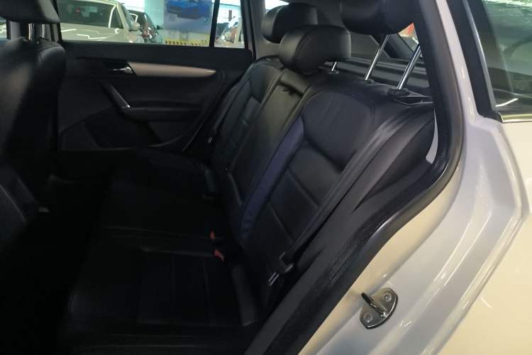 Used Volkswagen Gran Lavida 2013 1.6L Automatic Comfort Model Left Rear Seat