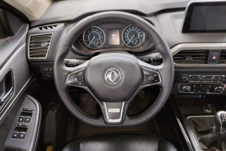 Used Dongfeng Fengon S560 2018 1.8L Manual Luxury 7-Seater Steering Wheel