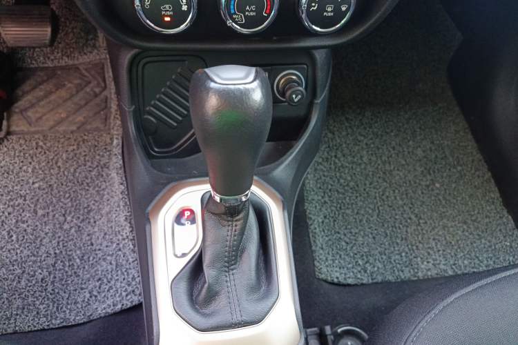 Used Jeep Renegade 2017 180T Automatic Kinetic Edition+
