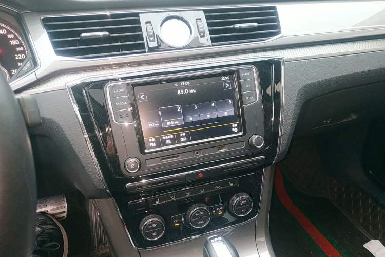 Used Volkswagen Passat 2017 330TSI DSG Luxury Edition
