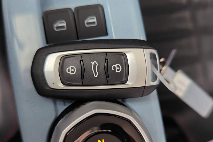 Used Geely Galaxy Panda 2024 Panda Mini 200km Endurance Bear Vehicle Key