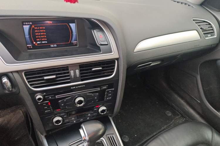 Used Audi A4L 2013 35 TFSI Automatic Standard Model Audio And AC Panel