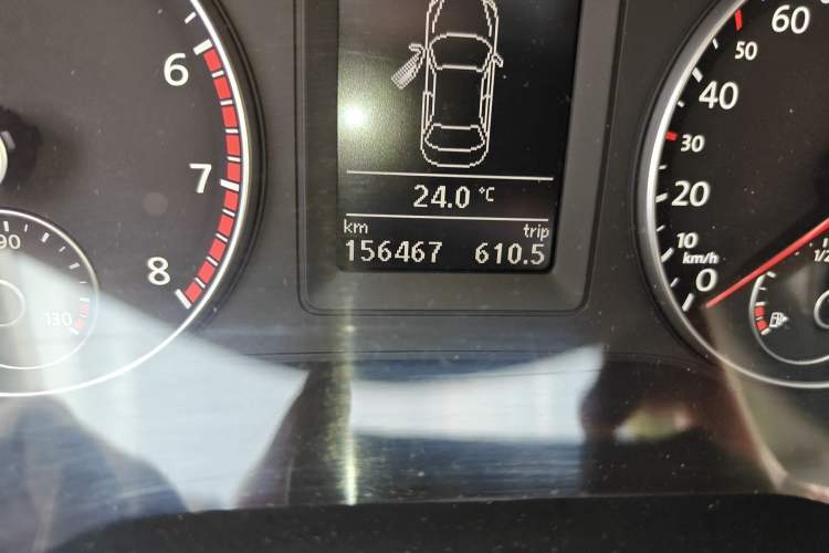 Used Volkswagen Sagitar 2012 1.4TSI Automatic Luxury Edition Odometer Close Up