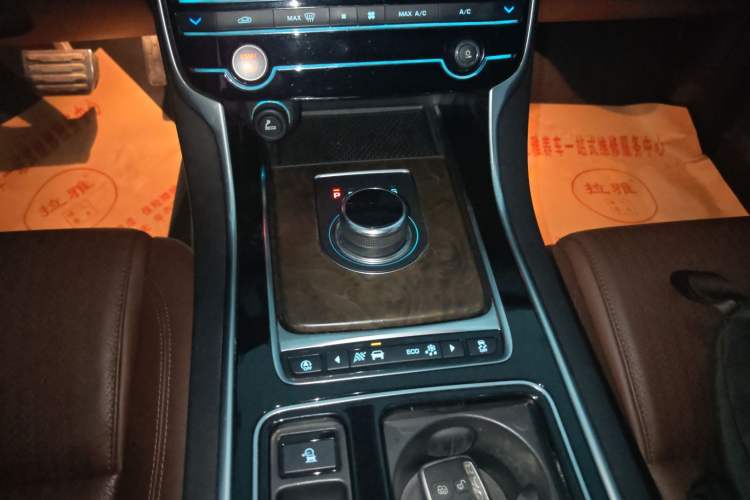 Used Jaguar XFL 2018 XFL 2.0T 250 PS Premium Edition
