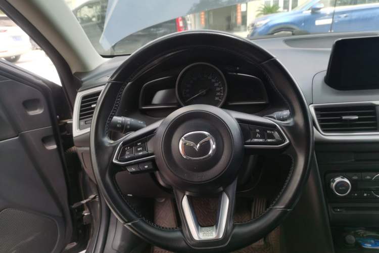 Used Mazda 3 Axela 2017 Hatchback 2.0L Automatic Luxury Model Emission Standard China V
