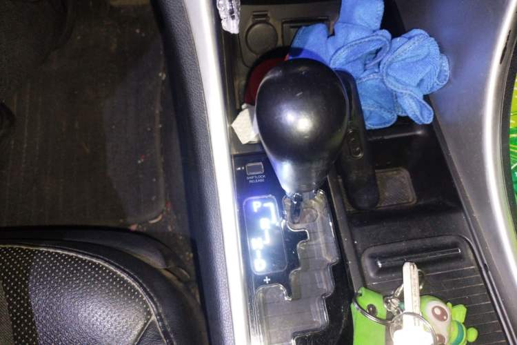 Used Hyundai Sonata 2014 2.0L Automatic Luxury Edition Gear Lever