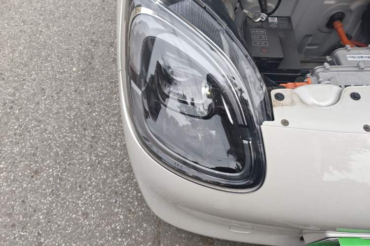 Used Wuling Hongguang MINIEV 2025 Four-Door Version Advanced Edition Right Front Headlight