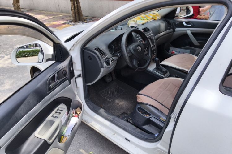 Used Skoda Octavia 2015 Classic Model 1.6L Automatic Elegance Edition Driver Seat