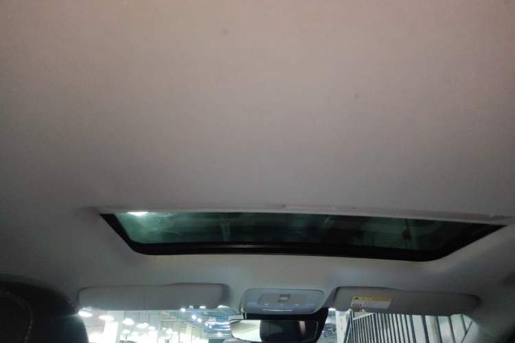 Used Roewe i6 MAX 2020 300TGI Automatic "Swell Cool Smart Drive" Edition Headliner