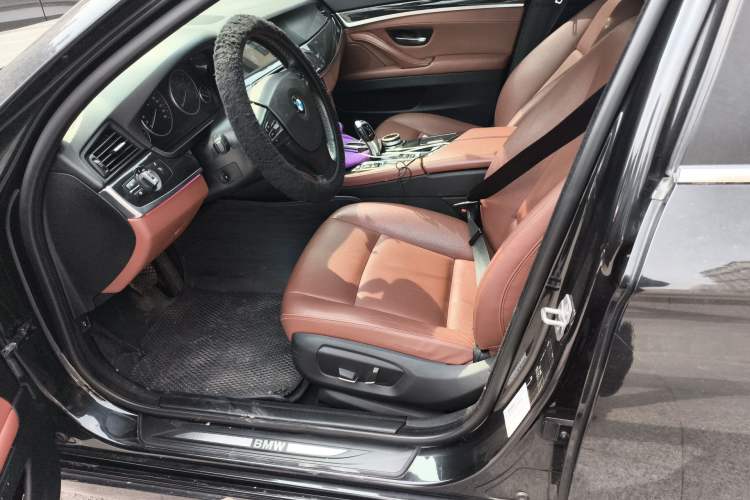 Used BMW 5 Series 2014 520Li Elegant Model
