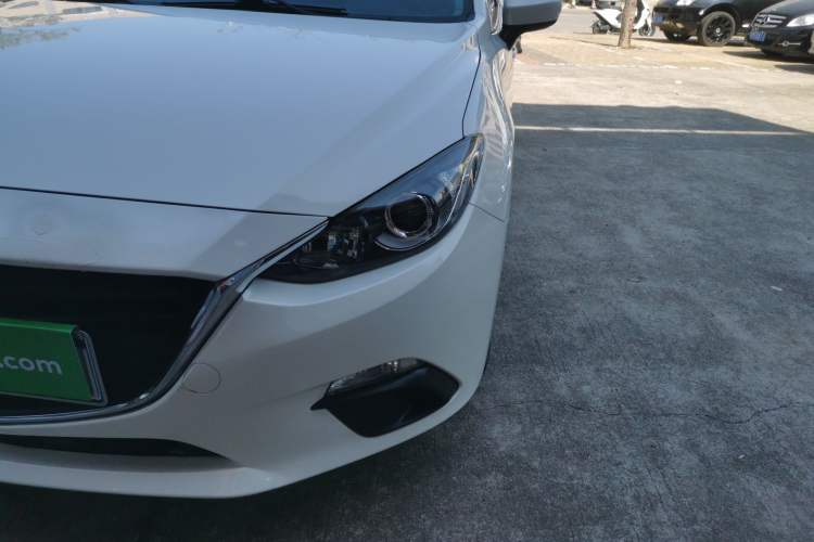 Used Mazda Mazda 3 Axela 2014 Sedan 1.5L Automatic Comfort Model
