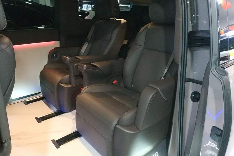 Used Li Auto MEGA 2024 Ultra Model
