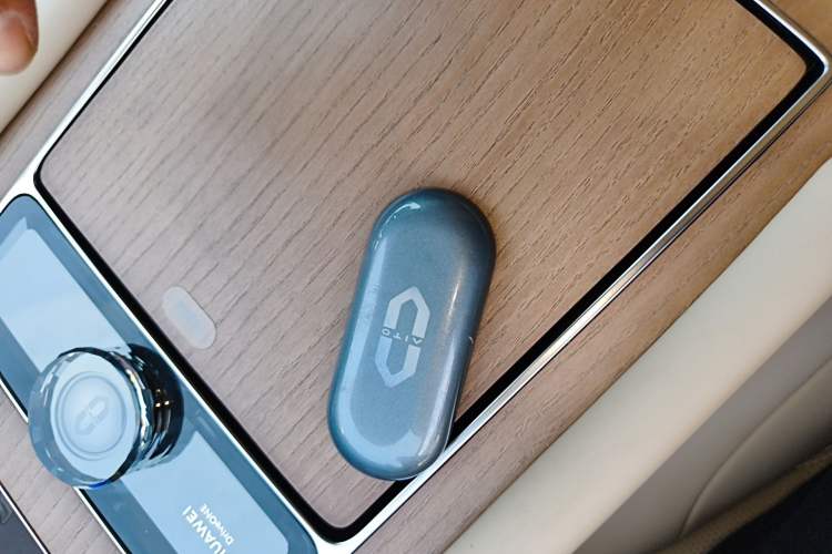 Used Hima AITO M9 2025 Extended-Range Ultra Version 52 kWh 6-Seater
