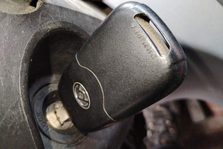 Used SAIC MAXUS Xintu V80 2023 2.0T Manual Classic Aoyuntong Long Wheelbase Mid-Height 6/7/8/9-Seater
