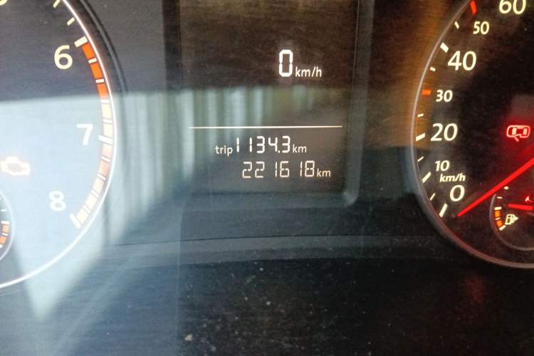 Used Volkswagen Passat 2013 1.8TSI DSG Prestige Edition Odometer Close Up