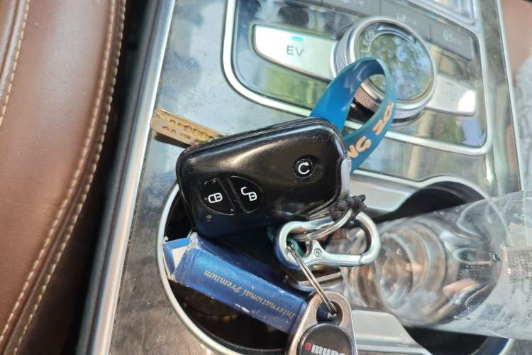 Used BYD Tang New Energy 2015 2.0T Four-Wheel-Drive Flagship Model
