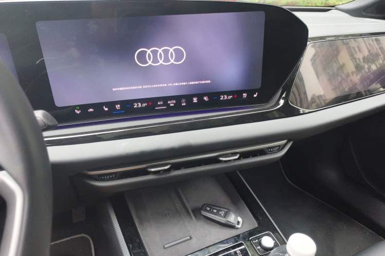 Used Audi A5L Sportback 2026 TFSI 150kW Luxury Edition Audio And AC Panel