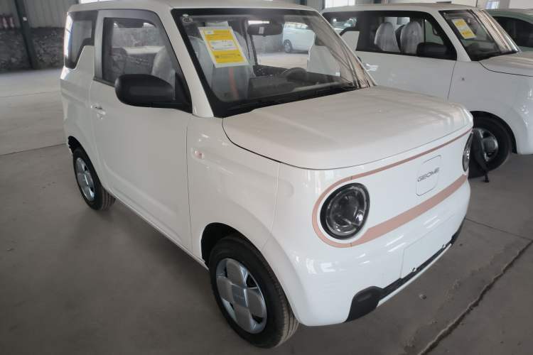 Used Geely Galaxy Panda 2024 Panda Mini 200km Endurance Bear Front Right 45 Deg