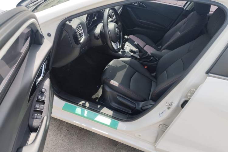 Used Mazda 3 Axela 2014 Sedan 1.5L Manual Comfort Model