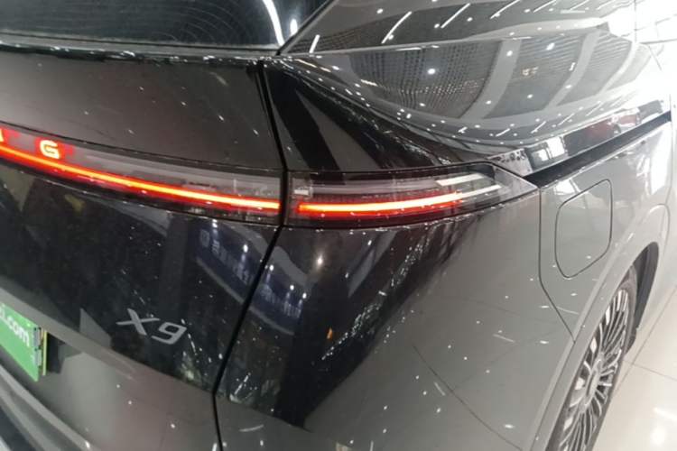 Used XPeng X9 2025 740 Ultra-Long Range Max Exterior 3