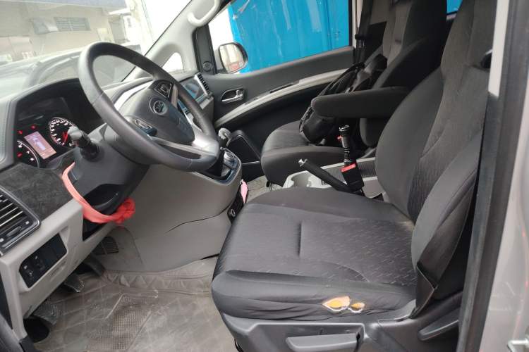 Used JAC Refine M4 2016 2.0L Manual Luxury Version
