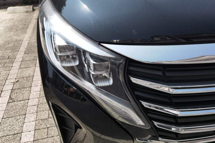 Used GAC Trumpchi M8 2021 Lingxiu Series 390T Deluxe Edition Right Front Headlight