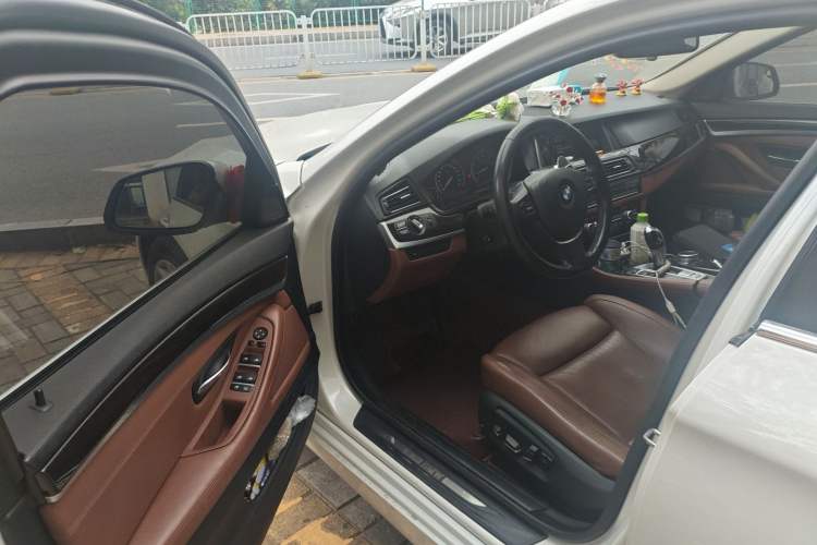 Used BMW 5 Series 2014 535Li Leading Model
